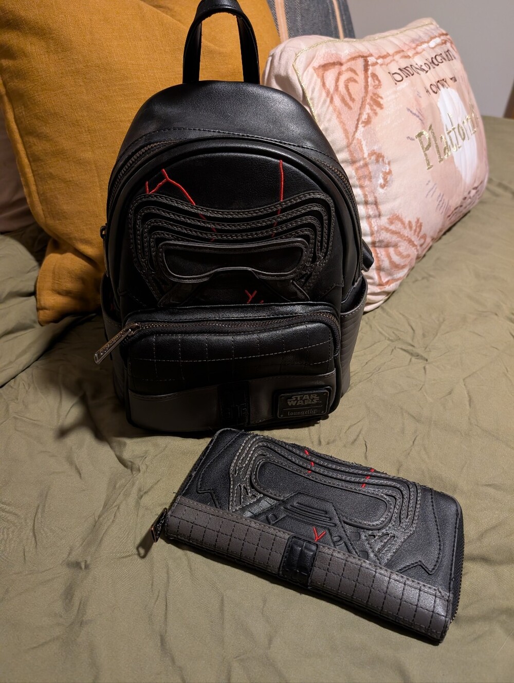 Used Star wars Kylo Ren Loungefly Bag